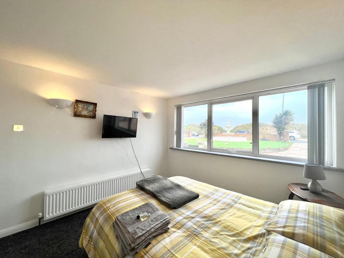 לית'ם סנט אנס Beach Front Apartment With Free Parking, St Annes מראה חיצוני תמונה