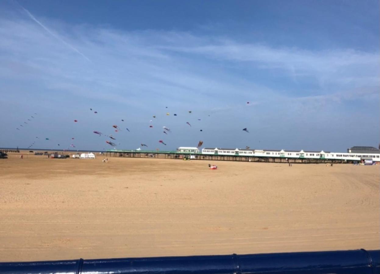 לית'ם סנט אנס Beach Front Apartment With Free Parking, St Annes מראה חיצוני תמונה